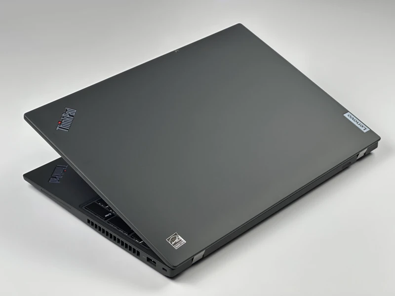 Lenovo ThinkPad T16 Gen 1 z i7-1270P i dotykowym ekranem 16” FHD+. Wydajny laptop biznesowy z dużą przestrzenią roboczą do pracy i multitaskingu. Lenovo ThinkPad T16 Gen 1 z i7-1270P i dotykowym ekranem 16” FHD+. Wydajny laptop biznesowy z dużą przestrzenią roboczą do pracy i multitaskingu.