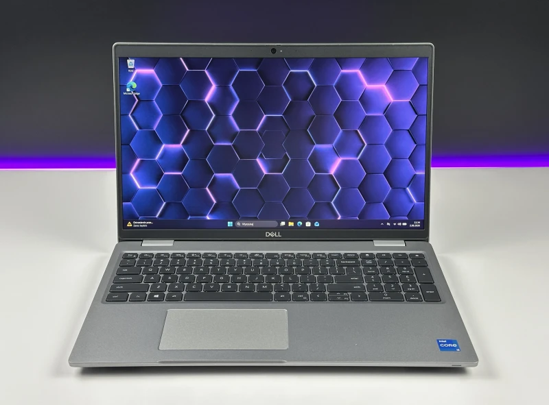 Dell Latitude 5520 - i5-1135G7, 15.6" FHD. Laptop biznesowy z klawiaturą US oraz szybkim interfejsem PCIe NVMe, zapewniający sprawną pracę.