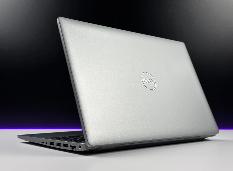 Dell Latitude 5520 - i5-1135G7, 15.6" FHD. Laptop biznesowy z klawiaturą US oraz szybkim interfejsem PCIe NVMe, zapewniający sprawną pracę.