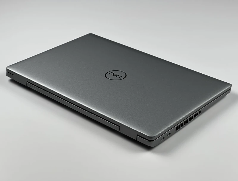Dell Latitude 5520 - i5-1135G7, 15.6" FHD. Laptop biznesowy z klawiaturą US oraz szybkim interfejsem PCIe NVMe, zapewniający sprawną pracę.