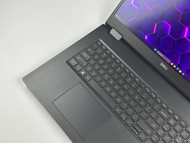 Dell Precision 7770 - i9-12950HX, 64GB CAMM, RTX A4500. Stacja robocza z wydajnym systemem chłodzenia do pracy pod dużym obciążeniem.