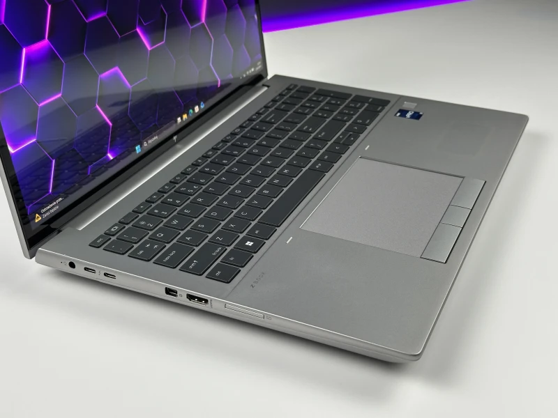 HP ZBook Fury 16 G9 - i7-12850HX, 4K UHD+ OLED, RTX A3000. Stacja robocza z obsługą pamięci DDR5 do profesjonalnych zastosowań.