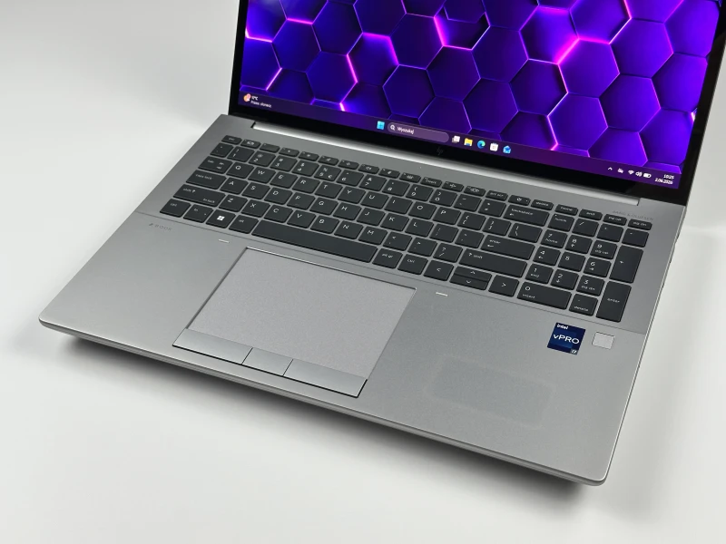 HP ZBook Fury 16 G9 - i7-12850HX, 4K UHD+ OLED, RTX A3000. Stacja robocza z obsługą pamięci DDR5 do profesjonalnych zastosowań.