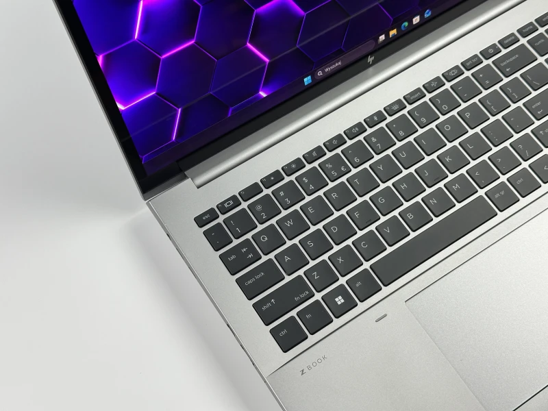 HP ZBook Fury 16 G9 - i7-12850HX, 4K UHD+ OLED, RTX A3000. Stacja robocza z obsługą pamięci DDR5 do profesjonalnych zastosowań.