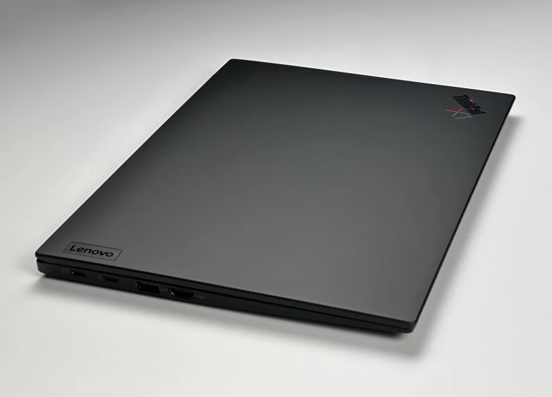 Lenovo ThinkPad X1 Carbon Gen 9 – i7-1185G7 i matryca FHD+. Lekki, premium ultrabook biznesowy do pracy mobilnej, biura i multitaskingu.
