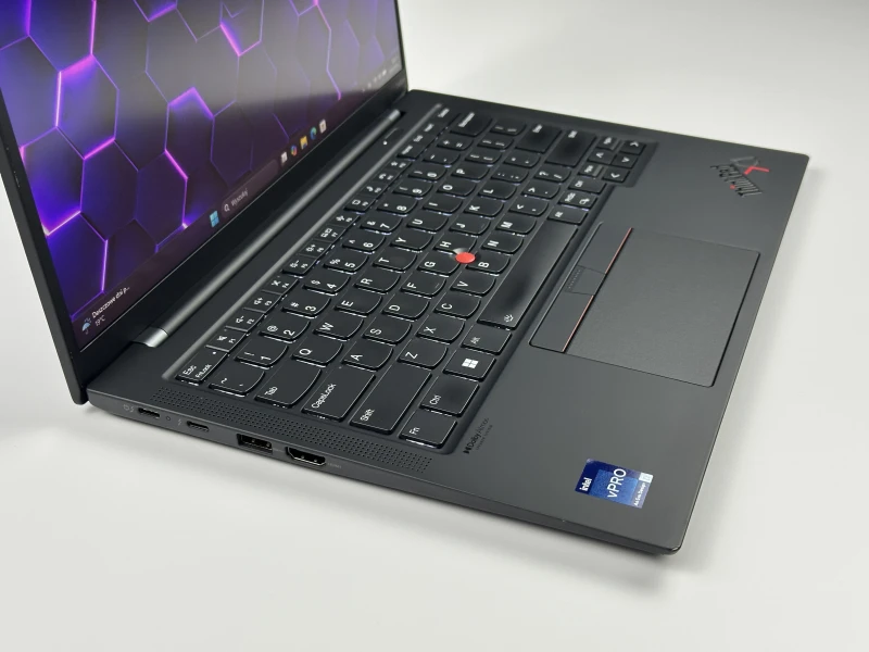 Lenovo ThinkPad X1 Carbon Gen 10 - i7-1265U, 16GB LPDDR5, LTE. Ultralekki laptop premium z klawiaturą US i obsługą Wi-Fi 6E do pracy mobilnej.