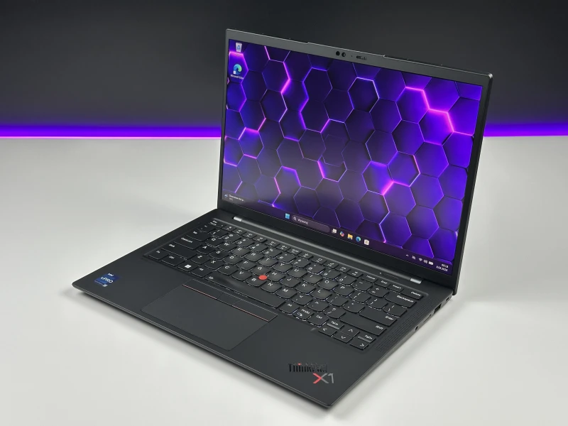 Lenovo ThinkPad X1 Carbon Gen 10 - i7-1265U, 16GB LPDDR5, LTE. Ultralekki laptop premium z klawiaturą US i obsługą Wi-Fi 6E do pracy mobilnej. Lenovo ThinkPad X1 Carbon Gen 10 - i7-1265U, 16GB LPDDR5, LTE. Ultralekki laptop premium z klawiaturą US i obsługą Wi-Fi 6E do pracy mobilnej.