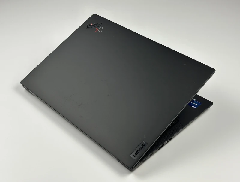 Lenovo ThinkPad X1 Carbon Gen 10 - i7-1265U, 16GB LPDDR5, LTE. Ultralekki laptop premium z klawiaturą US i obsługą Wi-Fi 6E do pracy mobilnej.