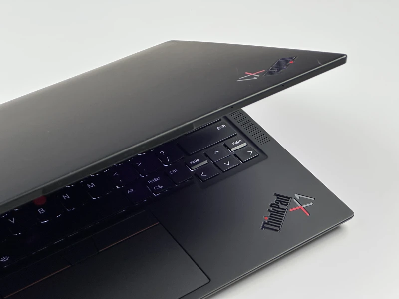 Lenovo ThinkPad X1 Carbon Gen 10 - i7-1265U, 16GB LPDDR5, LTE. Ultralekki laptop premium z klawiaturą US i obsługą Wi-Fi 6E do pracy mobilnej.