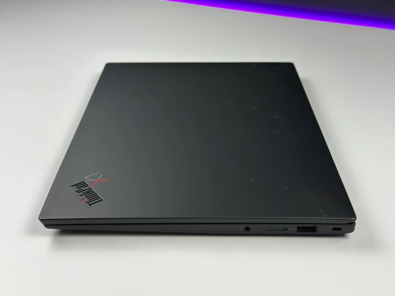 Lenovo ThinkPad X1 Carbon Gen 10 - i7-1265U, 16GB LPDDR5, LTE. Ultralekki laptop premium z klawiaturą US i obsługą Wi-Fi 6E do pracy mobilnej.