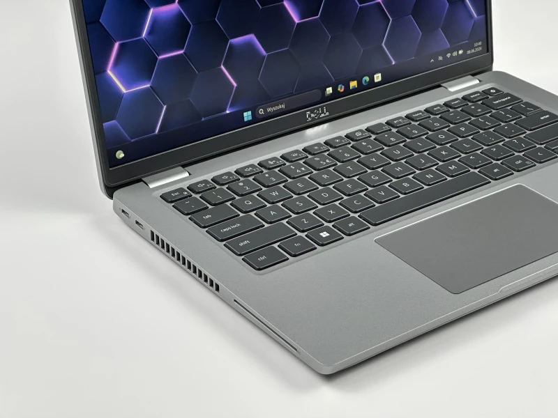 Dell Latitude 5430 - procesor i5-1235U, matryca 14" oraz modem LTE – nowoczesny laptop biznesowy z klawiaturą US, idealny do pracy.