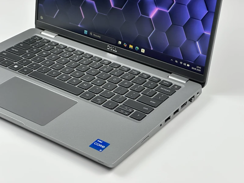 Dell Latitude 5430 - procesor i5-1235U, matryca 14" oraz modem LTE – nowoczesny laptop biznesowy z klawiaturą US, idealny do pracy.