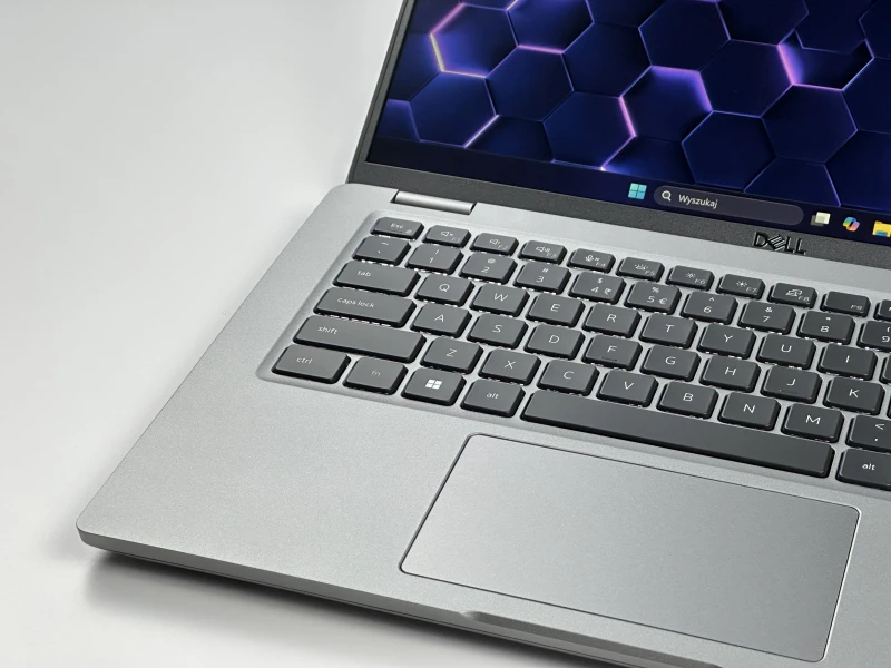 Dell Latitude 5430 - procesor i5-1235U, matryca 14" oraz modem LTE – nowoczesny laptop biznesowy z klawiaturą US, idealny do pracy.