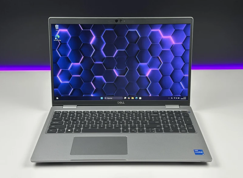 Dell Latitude 5530 – i5-1235U, LTE i ekran FHD 15,6". Nowoczesny laptop biznesowy do pracy mobilnej, wideorozmów i codziennych zadań.