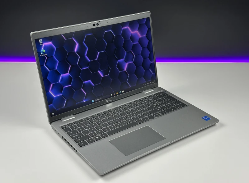 Dell Latitude 5530 – i5-1235U, LTE i ekran FHD 15,6". Nowoczesny laptop biznesowy do pracy mobilnej, wideorozmów i codziennych zadań.