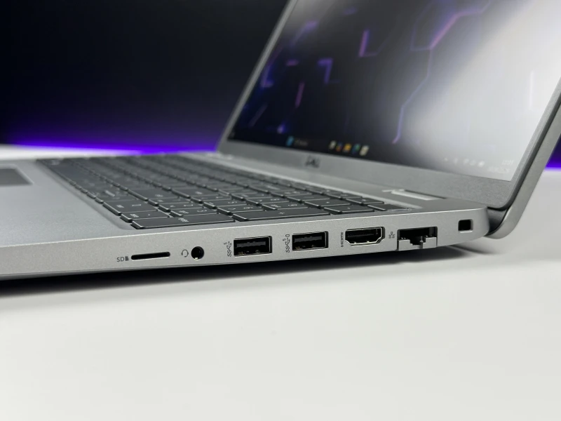Dell Latitude 5530 – i5-1235U, LTE i ekran FHD 15,6". Nowoczesny laptop biznesowy do pracy mobilnej, wideorozmów i codziennych zadań.