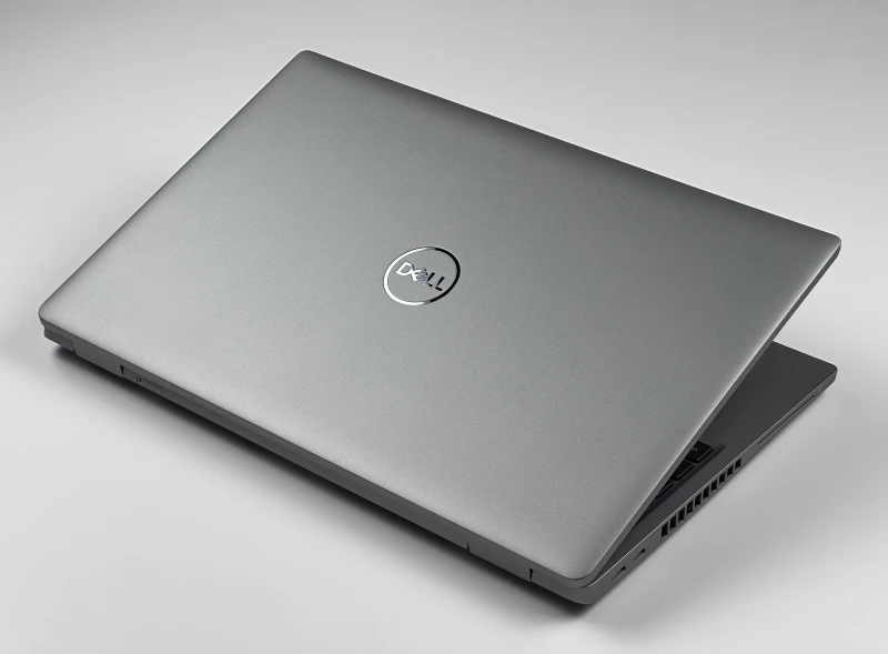 Dell Latitude 5530 – i5-1235U, LTE i ekran FHD 15,6". Nowoczesny laptop biznesowy do pracy mobilnej, wideorozmów i codziennych zadań.