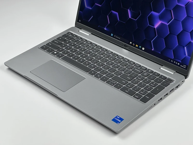 Dell Latitude 5530 – i5-1235U, LTE i ekran FHD 15,6". Nowoczesny laptop biznesowy do pracy mobilnej, wideorozmów i codziennych zadań.