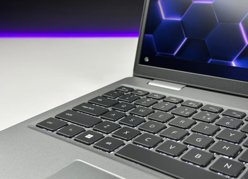 Dell Latitude 5530 – i5-1235U, LTE i ekran FHD 15,6". Nowoczesny laptop biznesowy do pracy mobilnej, wideorozmów i codziennych zadań.