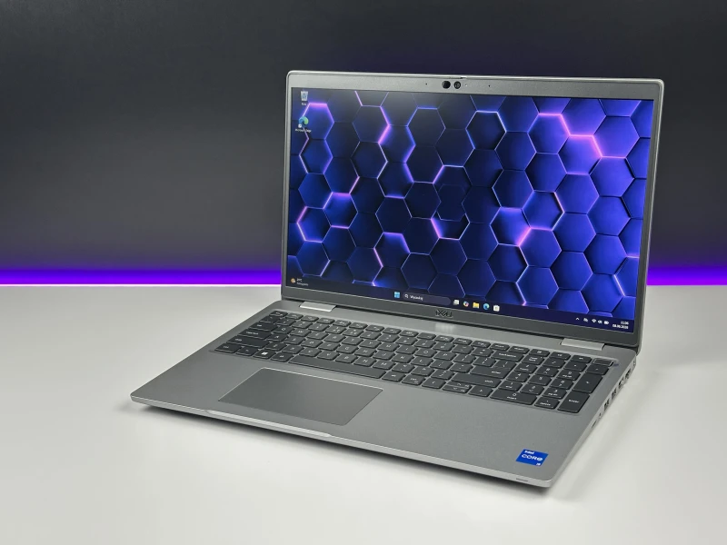 Dell Latitude 5530 – i5-1235U, LTE i ekran FHD 15,6". Nowoczesny laptop biznesowy do pracy mobilnej, wideorozmów i codziennych zadań.