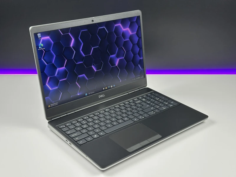Dell Precision 7560 - i7-11850H, 15.6", RTX A2000. Profesjonalna stacja robocza z klawiaturą US do projektowania i zaawansowanej pracy graficznej.