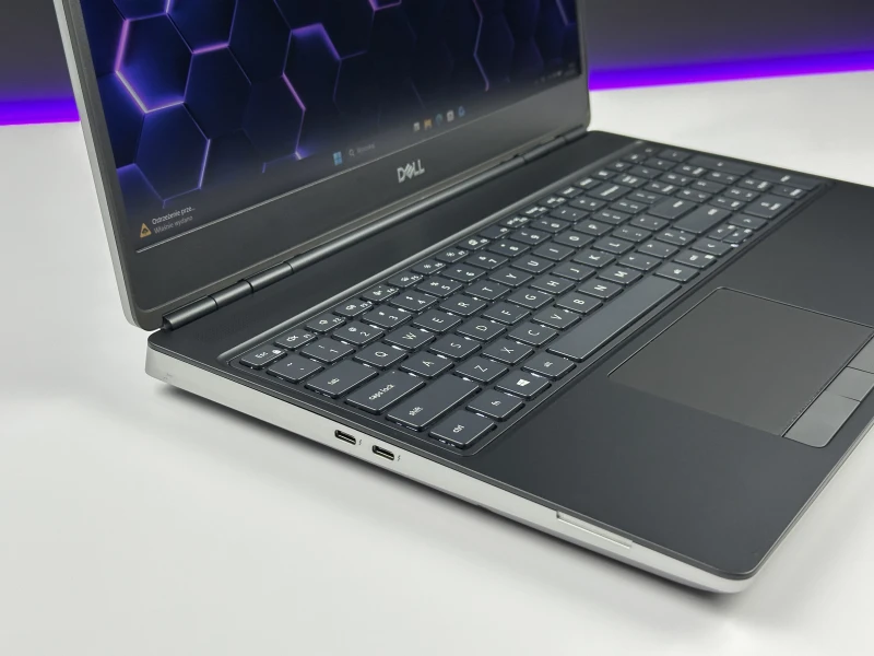 Dell Precision 7560 - i7-11850H, 15.6", RTX A2000. Profesjonalna stacja robocza z klawiaturą US do projektowania i zaawansowanej pracy graficznej.
