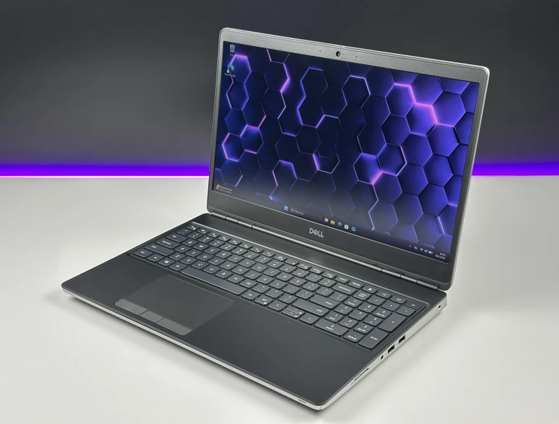 Dell Precision 7560 - i7-11850H, 15.6", RTX A2000. Profesjonalna stacja robocza z klawiaturą US do projektowania i zaawansowanej pracy graficznej.