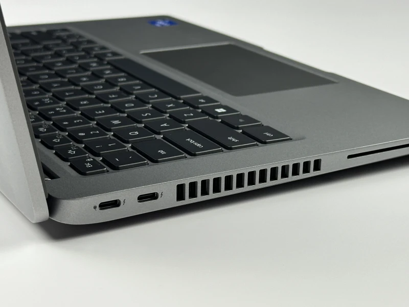 Dell Latitude 5430 - procesor i5-1235U, matryca 14" oraz modem LTE – nowoczesny laptop biznesowy z klawiaturą US, idealny do pracy.