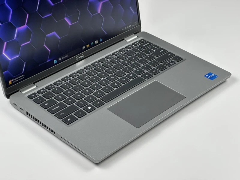 Dell Latitude 5430 - procesor i5-1235U, matryca 14" oraz modem LTE – nowoczesny laptop biznesowy z klawiaturą US, idealny do pracy.