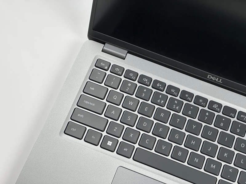 Dell Latitude 5430 - procesor i5-1235U, matryca 14" oraz modem LTE – nowoczesny laptop biznesowy z klawiaturą US, idealny do pracy.