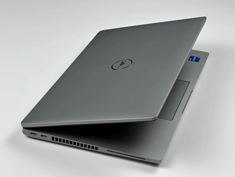 Dell Latitude 5430 - procesor i5-1235U, matryca 14" oraz modem LTE – nowoczesny laptop biznesowy z klawiaturą US, idealny do pracy.