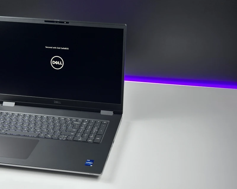 Dell Precision 7780 - i9-13950HX, 17.3", RTX 3500 Ada. Profesjonalna stacja robocza z obsługą pamięci DDR5 do zaawansowanych projektów CAD i 3D.