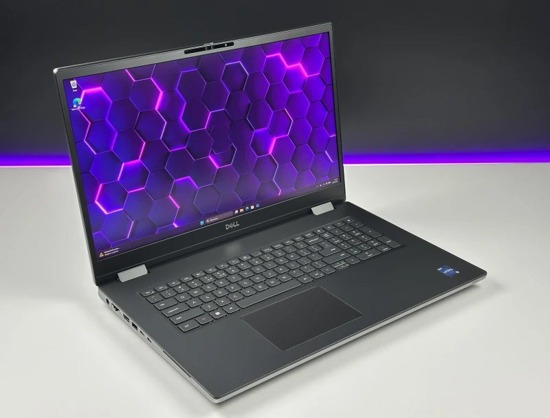 Dell Precision 7780 - i9-13950HX, 17.3", RTX 3500 Ada. Profesjonalna stacja robocza z obsługą pamięci DDR5 do zaawansowanych projektów CAD i 3D.