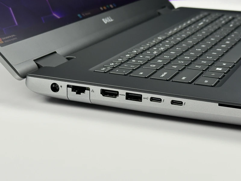Dell Precision 7780 - i9-13950HX, 17.3", RTX 3500 Ada. Profesjonalna stacja robocza z obsługą pamięci DDR5 do zaawansowanych projektów CAD i 3D.