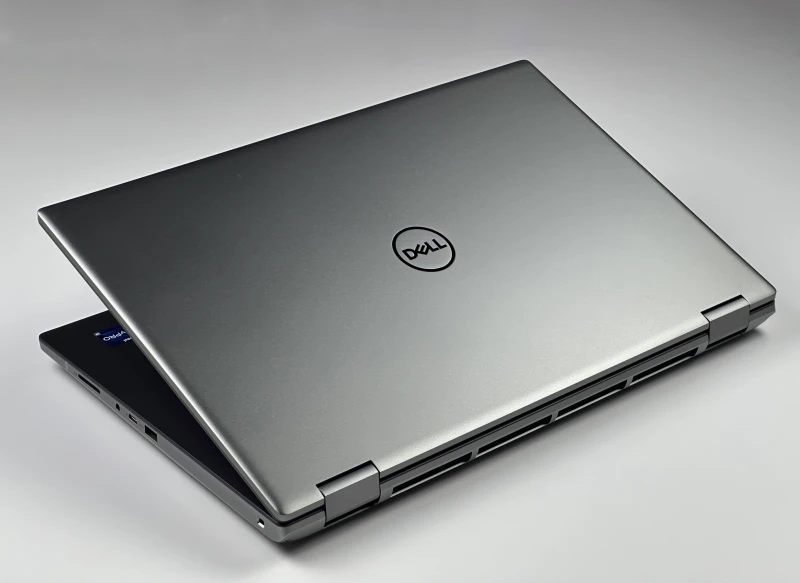Dell Precision 7780 - i9-13950HX, 17.3", RTX 3500 Ada. Profesjonalna stacja robocza z obsługą pamięci DDR5 do zaawansowanych projektów CAD i 3D.