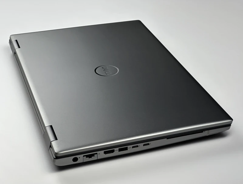 Dell Precision 7780 - i9-13950HX, 17.3", RTX 3500 Ada. Profesjonalna stacja robocza z obsługą pamięci DDR5 do zaawansowanych projektów CAD i 3D.
