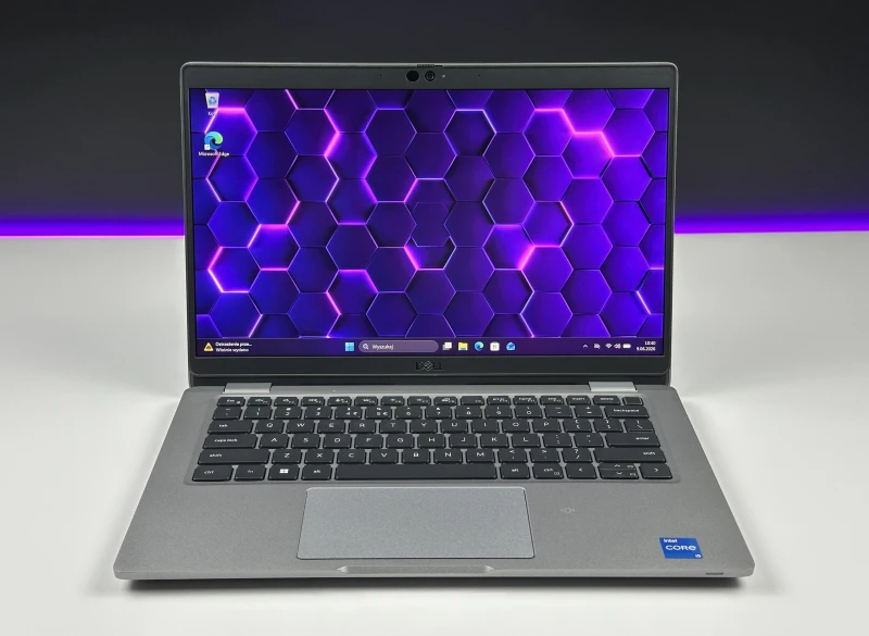 Dell Latitude 5330 - i5-1235U, 16GB RAM, 13.3", LTE. Kompaktowy laptop biznesowy z klawiaturą US i obsługą Wi-Fi 6E, stworzony do pracy mobilnej.