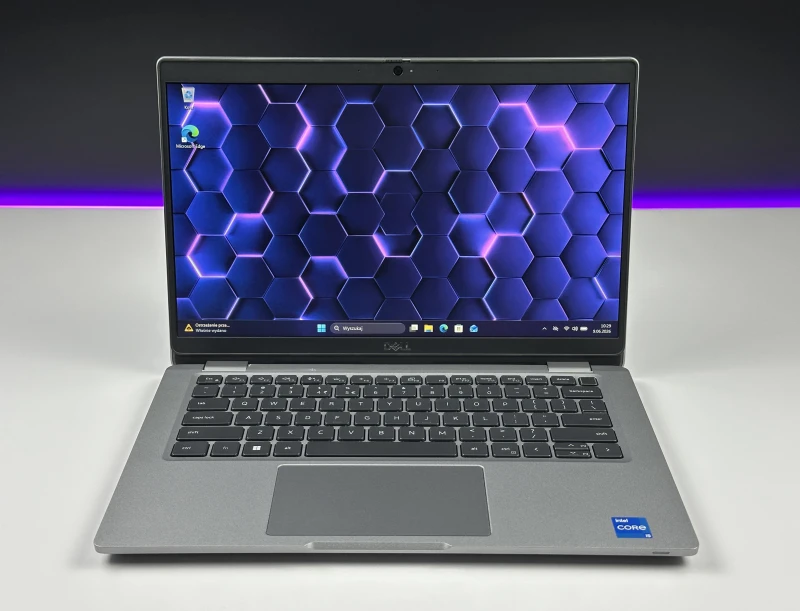 Dell Latitude 5330 - i5-1235U, 8GB RAM, LTE. Lekki laptop biznesowy z klawiaturą US i szybkim interfejsem PCIe NVMe do codziennej pracy mobilnej.