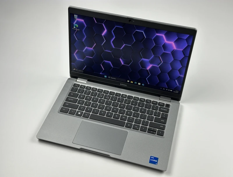 Dell Latitude 5330 - i5-1235U, 8GB RAM, LTE. Lekki laptop biznesowy z klawiaturą US i szybkim interfejsem PCIe NVMe do codziennej pracy mobilnej. Dell Latitude 5330 - i5-1235U, 8GB RAM, LTE. Lekki laptop biznesowy z klawiaturą US i szybkim interfejsem PCIe NVMe do codziennej pracy mobilnej.