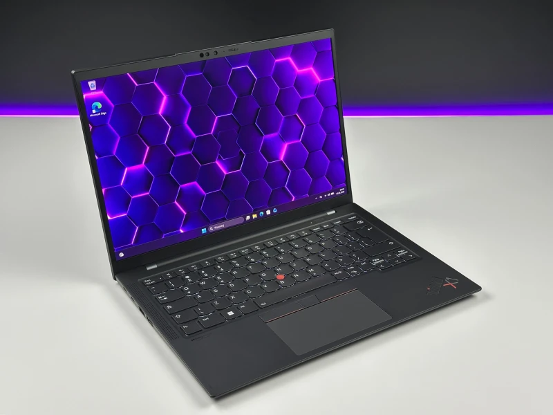 Lenovo ThinkPad X1 Carbon Gen 10 - i7-1265U, 2.8K OLED. Ultralekki laptop z obsługą Thunderbolt 4 i Wi-Fi 6E, stworzony do wymagającej pracy.