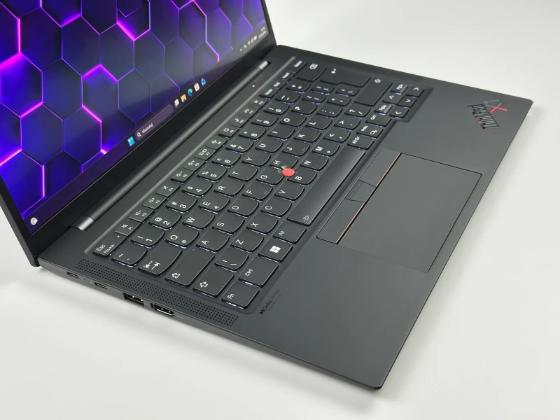 Lenovo ThinkPad X1 Carbon Gen 10 - i7-1265U, 2.8K OLED. Ultralekki laptop z obsługą Thunderbolt 4 i Wi-Fi 6E, stworzony do wymagającej pracy.