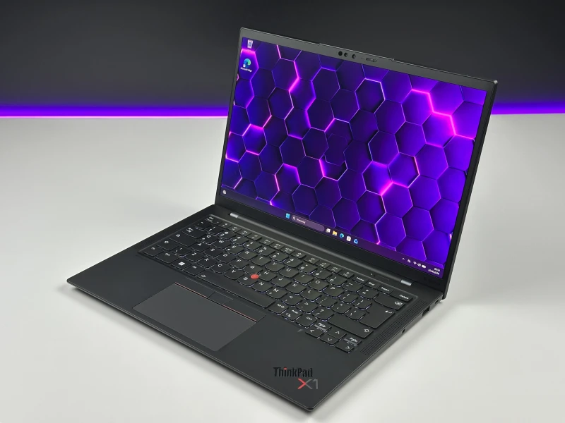Lenovo ThinkPad X1 Carbon Gen 10 - i7-1265U, 2.8K OLED. Ultralekki laptop z obsługą Thunderbolt 4 i Wi-Fi 6E, stworzony do wymagającej pracy.