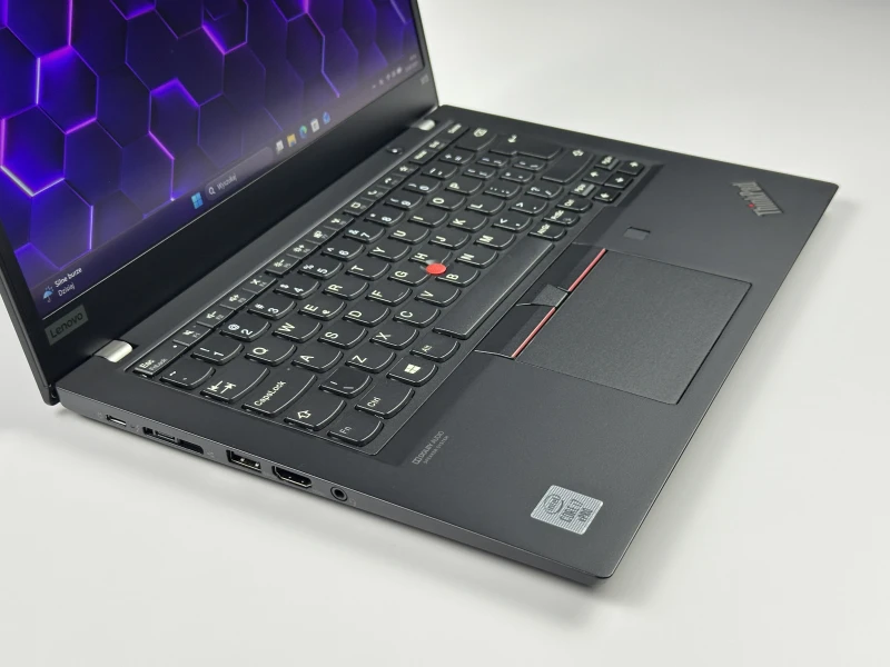 Lenovo ThinkPad X13 Gen 1 i7-10610U, 16GB RAM, dotykowy ekran 13,3" FHD   – kompaktowy laptop biznesowy do pracy mobilnej i codziennej.