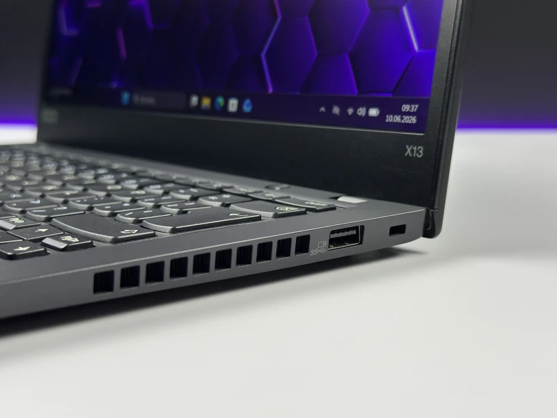 Lenovo ThinkPad X13 Gen 1 i7-10610U, 16GB RAM, dotykowy ekran 13,3" FHD   – kompaktowy laptop biznesowy do pracy mobilnej i codziennej.
