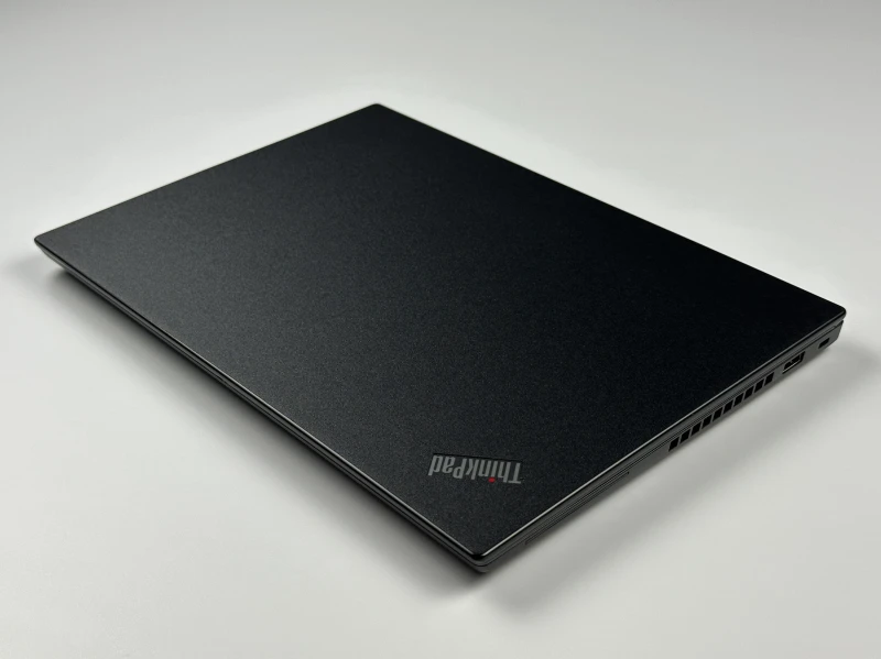 Lenovo ThinkPad X13 Gen 1 i7-10610U, 16GB RAM, dotykowy ekran 13,3" FHD   – kompaktowy laptop biznesowy do pracy mobilnej i codziennej.