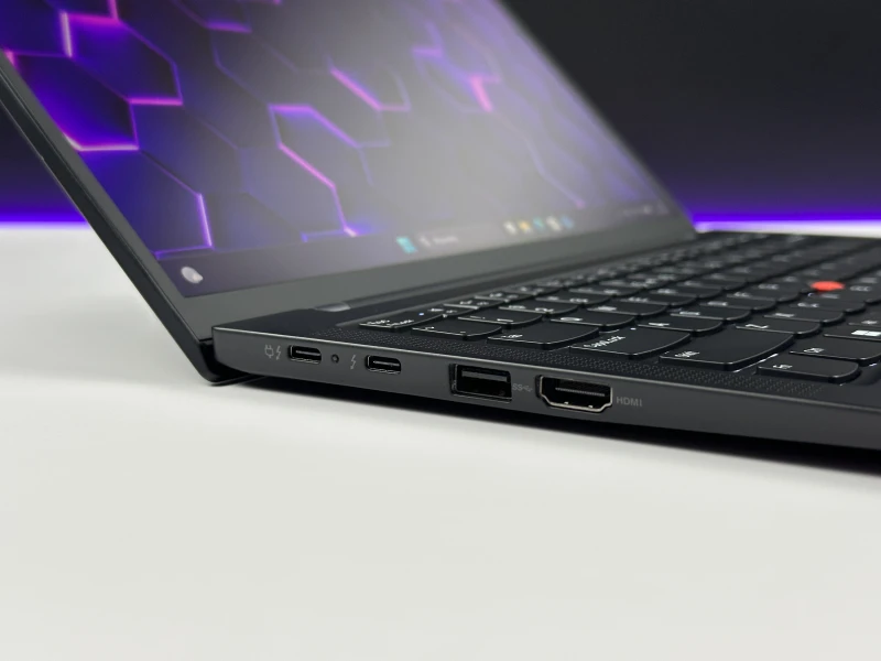 Lenovo ThinkPad X1 Carbon Gen 9 i7-1185G7, 16GB, 14" FHD+ – ultralekki laptop biznesowy z podświetlaną klawiaturą US i obsługą polskich znaków. Lenovo ThinkPad X1 Carbon Gen 9 i7-1185G7, 16GB, 14" FHD+ – ultralekki laptop biznesowy z podświetlaną klawiaturą US i obsługą polskich znaków.