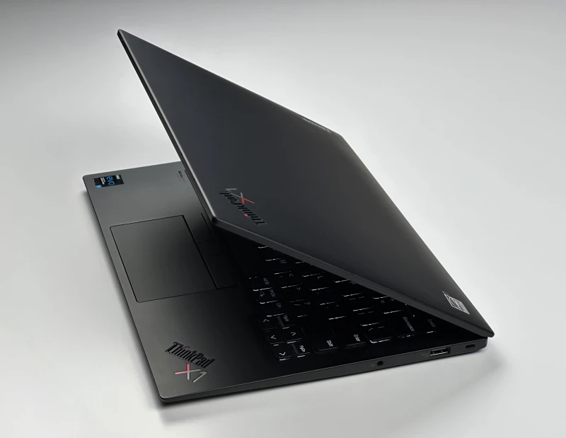 Lenovo ThinkPad X1 Carbon Gen 9 i7-1185G7, 16GB, 14" FHD+ – ultralekki laptop biznesowy z podświetlaną klawiaturą US i obsługą polskich znaków. Lenovo ThinkPad X1 Carbon Gen 9 i7-1185G7, 16GB, 14" FHD+ – ultralekki laptop biznesowy z podświetlaną klawiaturą US i obsługą polskich znaków.