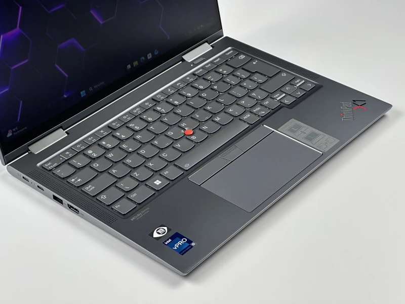 Lenovo ThinkPad X1 Yoga Gen7 - i5-1250P, FHD+ dotyk z filtrem prywatyzującym. Konwertowalny laptop z rysikiem w obudowie i aluminiową konstrukcją.