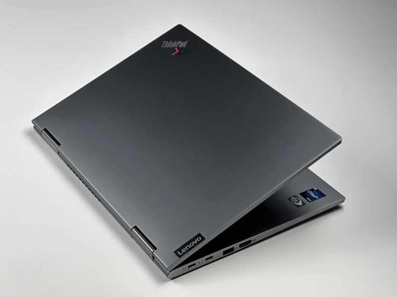 Lenovo ThinkPad X1 Yoga Gen7 - i5-1250P, FHD+ dotyk z filtrem prywatyzującym. Konwertowalny laptop z rysikiem w obudowie i aluminiową konstrukcją.