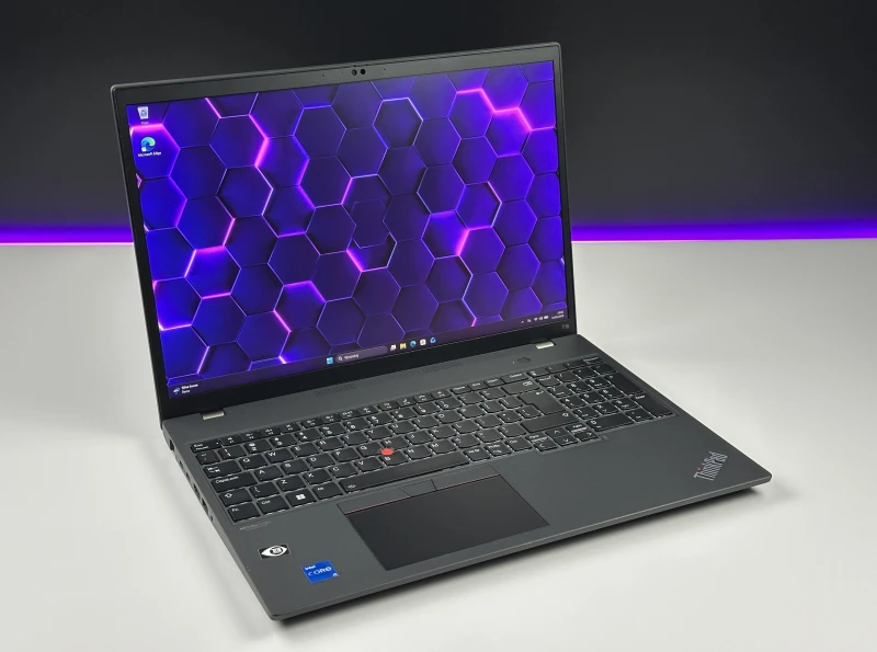 Lenovo ThinkPad T16 Gen 1 - procesor i5-1235U QHD+, modem LTE. Biznesowy laptop z dużą przestrzenią roboczą, wyposażony w Thunderbolt 4.